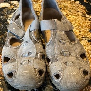 Women’s Earth Origins size 9 1/2.sandals